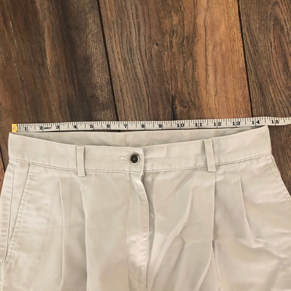 SOLD (DP) VINTAGE High waist pleated front shorts - Picture 4 of 4